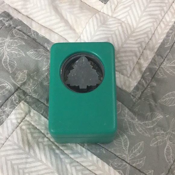 🎄 Christmas Tree Craft Punch, 1” - Picture 2 of 2